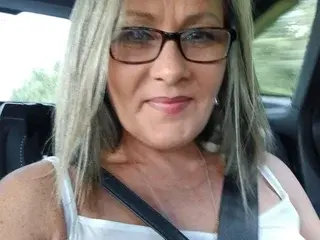 Streamate Sex Cam of IrishMilfRoxie34dd