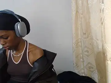 Stripchat Free Porn Cam of PetiteBarbie_05