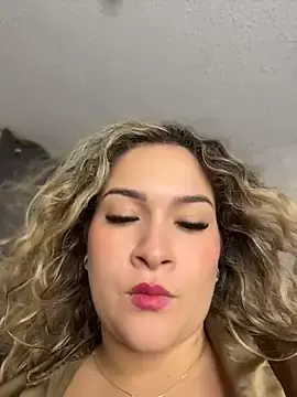 Stripchat Watch Live Sex Cams of Sara_smiiith211