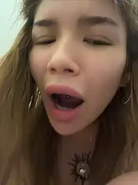 Stripchat Live Sex Cam of FlashTitsRoyal