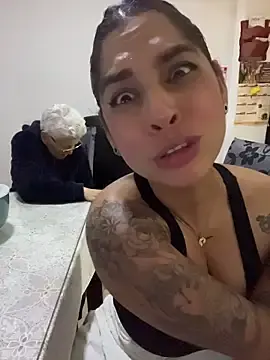 Stripchat Live Sex Cam of charlotte_stevenss_