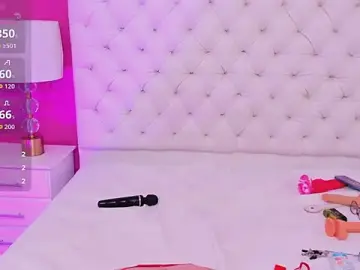 Stripchat Sex Cam of HollyBloom_