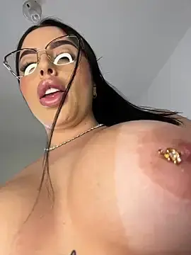 Stripchat Live Sex Cam of ALISSON_FOXXX1