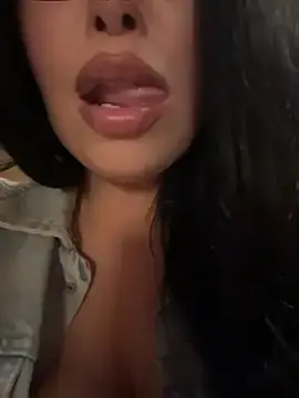 Stripchat Live Sex Cam of Tisha_Busty