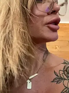 Stripchat Adult Webcam of Etwas_neugierig