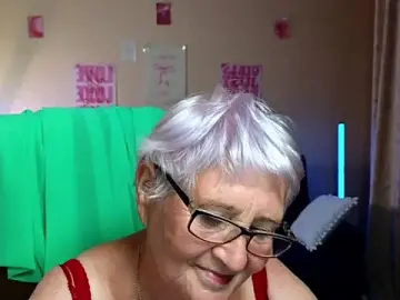 Stripchat Live Sex Cam of Sandra_Snowflake
