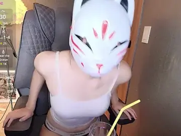 Stripchat Live Sex Cam of Tiny_Eve