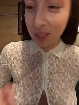 Stripchat Free Porn Cam of Holly_Play