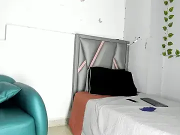 Stripchat Free Porn Cam of Golden_kiss23