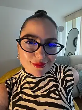 Stripchat Live Sex Cam of sukhakunis1