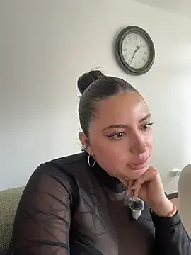 Stripchat Live Sex Cam of sukhakunis1