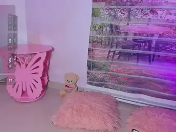 Stripchat Free Porn Cam of little_doll18_
