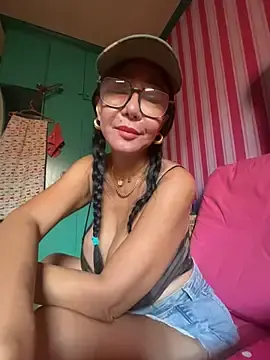 Stripchat Sex Cam of sweetieme