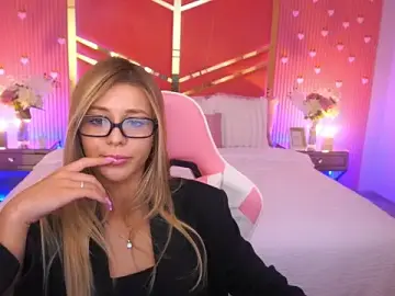 Stripchat Sex Cam of DoveLovee