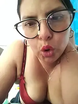 Stripchat Live Sex Cam of YINNA__24