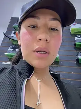 Stripchat Live Porn of kim_monti