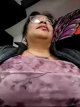 Stripchat Free Porn Cam of __valentina18