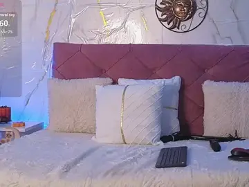 Stripchat Live Sex Cam of EMILY_ROUSSE71