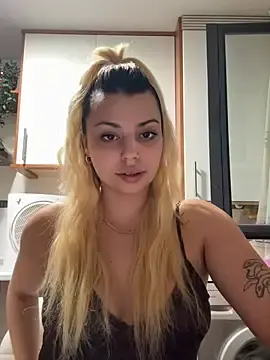 Stripchat Free Porn Cam of Noeliagglow