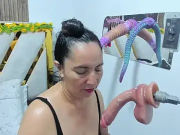 Stripchat Live Sex Cam of Luna_Naughty1