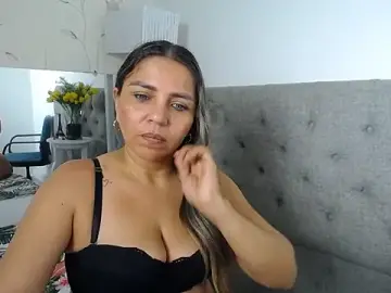 Stripchat Free Live Porn of cum_bigass