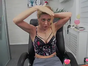 Stripchat Free Live Porn of EllaMilf_