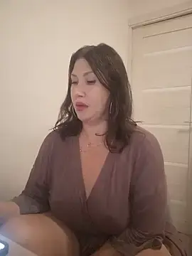 Stripchat Free Live Porn of ROXOLANAA_SEXY