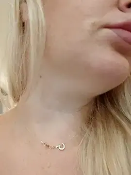 Stripchat Live Sex Cam of LadyLolyPop_