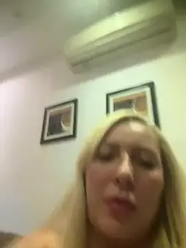 Stripchat Sex Cam of Juuhschmitt