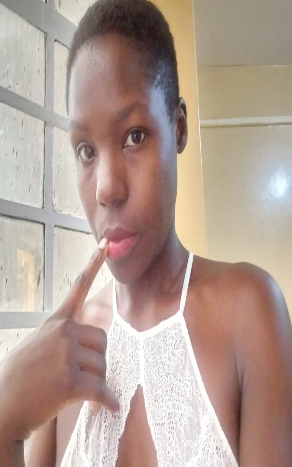 Lesley_pinkie