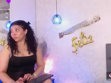 Stripchat Free Porn Cam of Serena_Houstonn