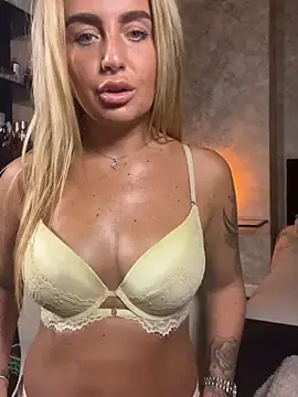 Stripchat Sex Cam of CharlottemilfUKx