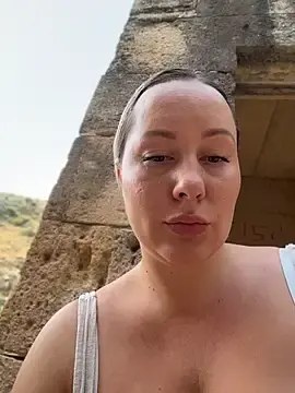 Stripchat Adult Webcam of Mona_Plus