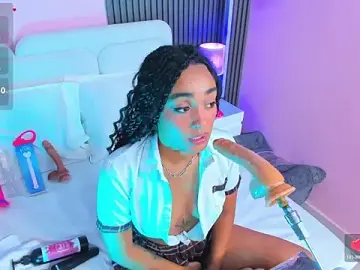 Stripchat Sex Cam of Clawdeen__wolf