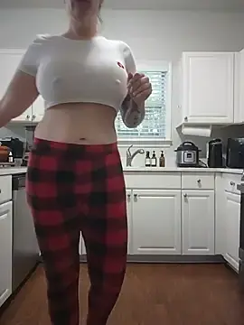 Stripchat Adult Webcam of HollyTattoo