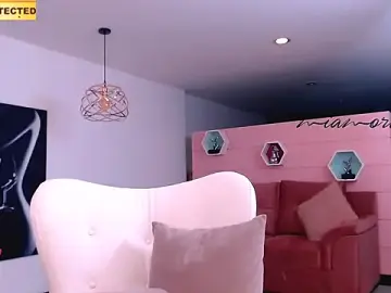 Stripchat Live Sex Cam of MIAMORETZ