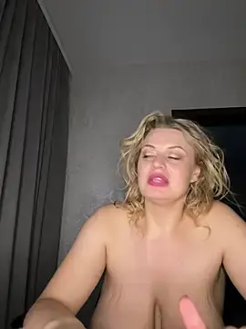 Stripchat Sex Cam of Evellyn