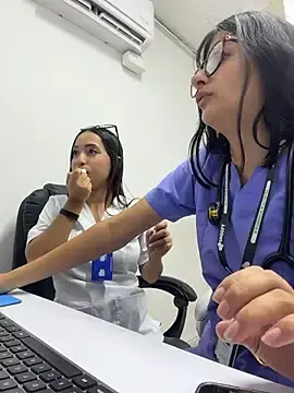 Stripchat Live Sex Cam of Mia_Alanna