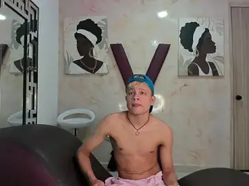 Stripchat Free Live Porn of PRETTY_FEM