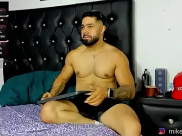 Stripchat Live Sex Cam of mikeblaree