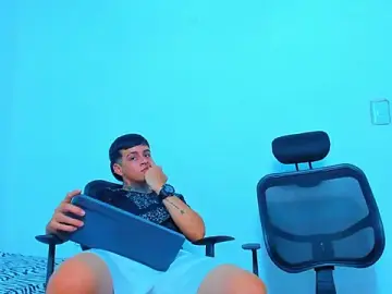 Stripchat Free Porn Cam of Thomas-Wil
