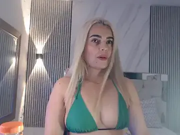Stripchat Live Sex Cam of ashley__tylor