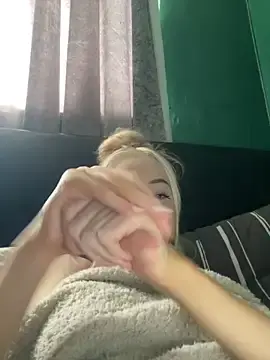 Stripchat Free Live Porn of Glowing_Manny_Riah