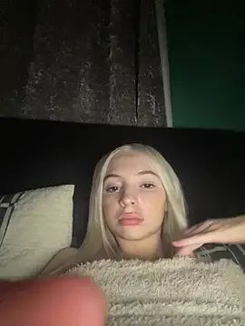Stripchat Adult Video Chat of Glowing_Manny_Riah