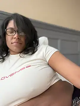 Stripchat Live Sex Cam of CandyLuxxxx