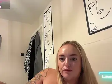 Stripchat Private Sex Chat of CurvyWetWife