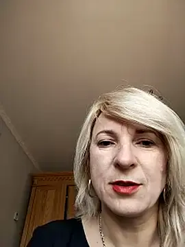 Stripchat Live Sex Cam of AhlyssaLove1155
