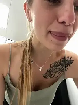 Stripchat Free Porn Cam of Olivia_Jemison
