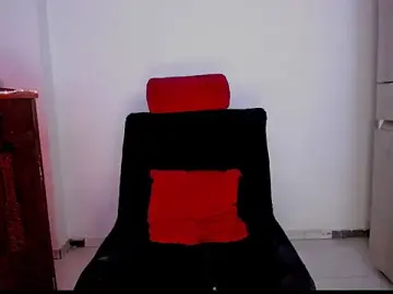 Stripchat Live Sex Cam of Liltildeman_moon