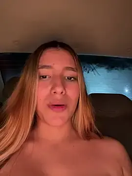 Stripchat Sex Cam of Lucy_lu01